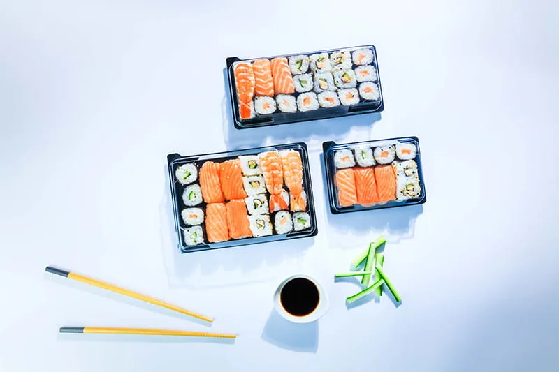 Pojemniki czarne sushi z przykrywką 230×155 mm 50 szt K302PETC DO RECYKLINGU Pojemniki czarne sushi z przykrywką 230x155 mm 50 szt K302PETC DO RECYKLINGU - obrazek 4