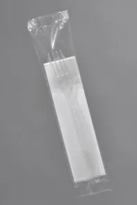 Zestaw sztućców widelec  + serwetka transparentne w folijce 350 szt