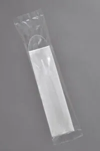 Zestaw sztućców łyżka + serwetka transparentne w folijce 350 szt